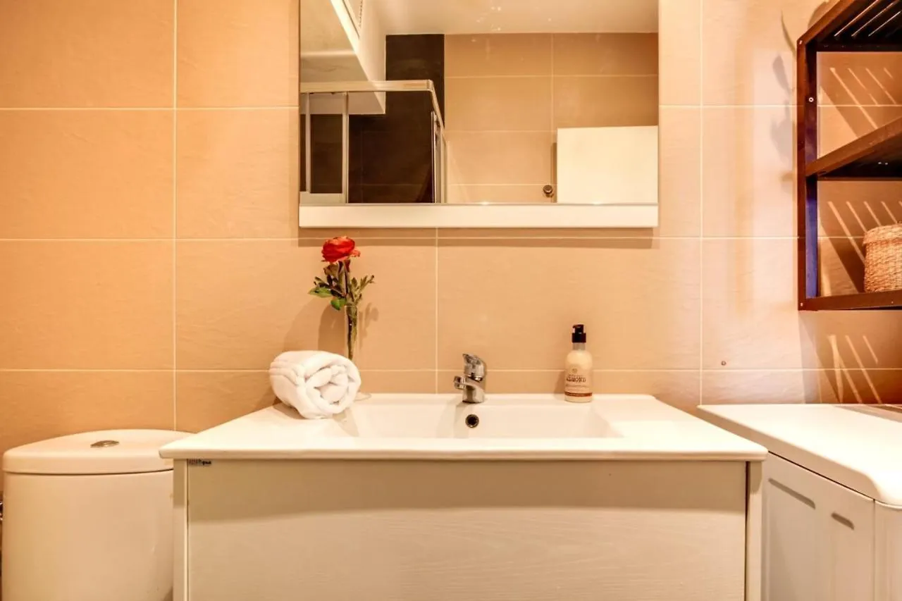 Apartment Modern 2 Bedroom Flat In Trendy Poble Sec Barcelona
