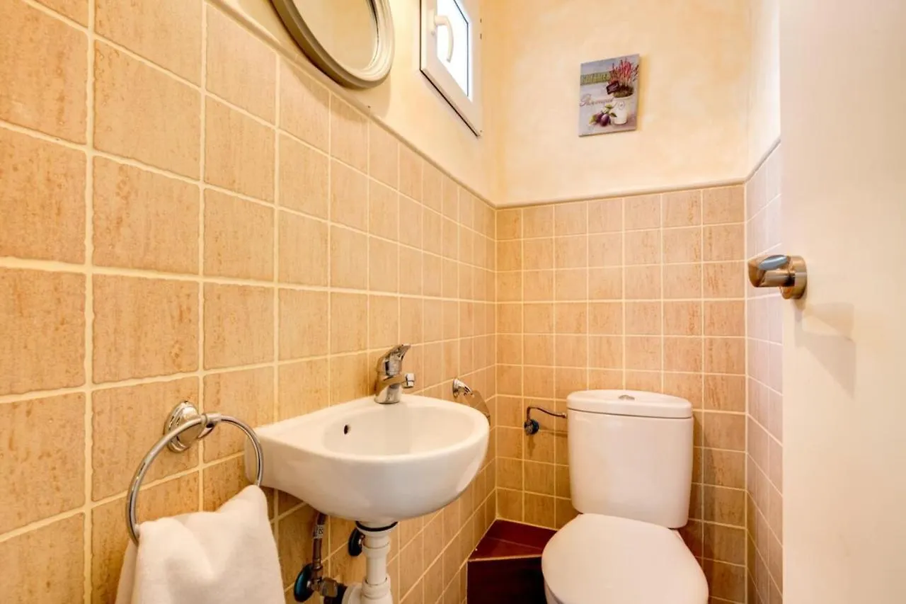 Modern 2 Bedroom Flat In Trendy Poble Sec Barcelona 0*,  Spain