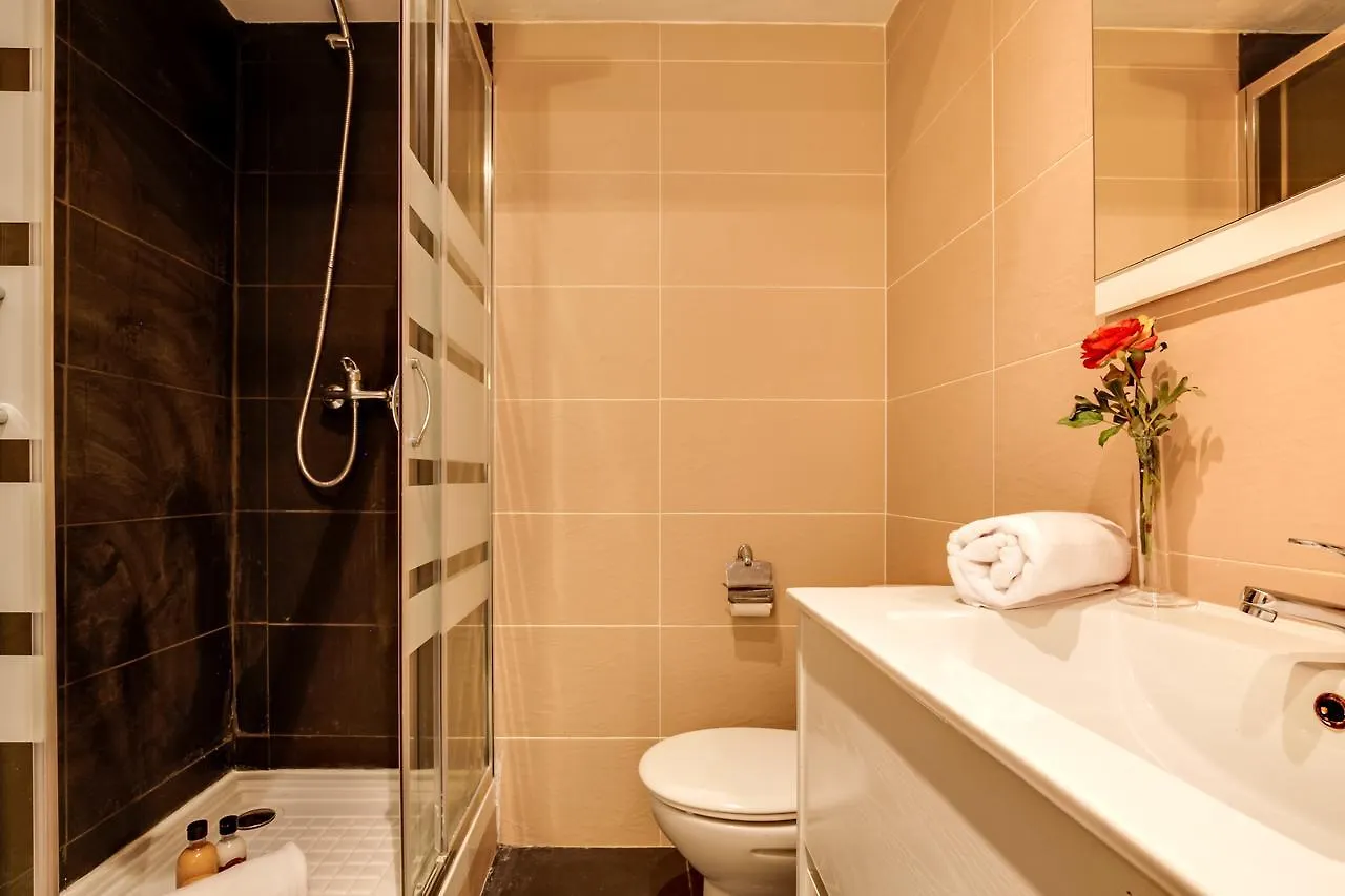 Modern 2 Bedroom Flat In Trendy Poble Sec Barcelona Apartment